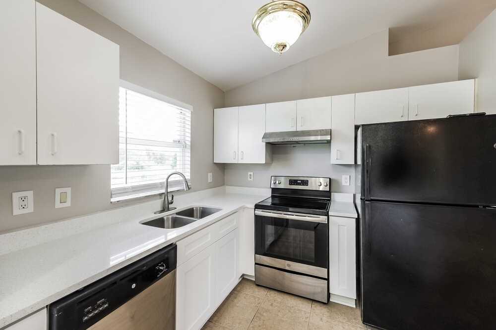 1216 Belgrave St - Photo 7 of 15