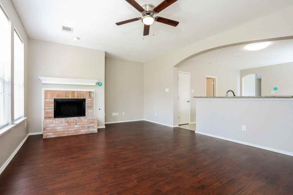 4405 Crystal Ln - Photo 3 of 16