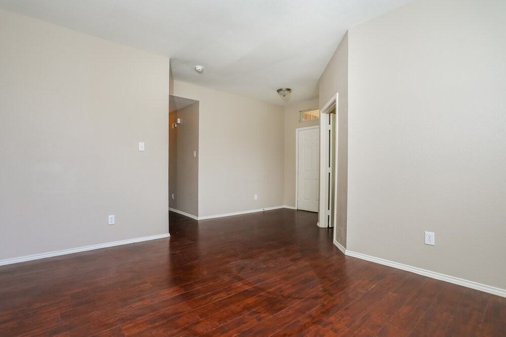 4405 Crystal Ln - Photo 4 of 16