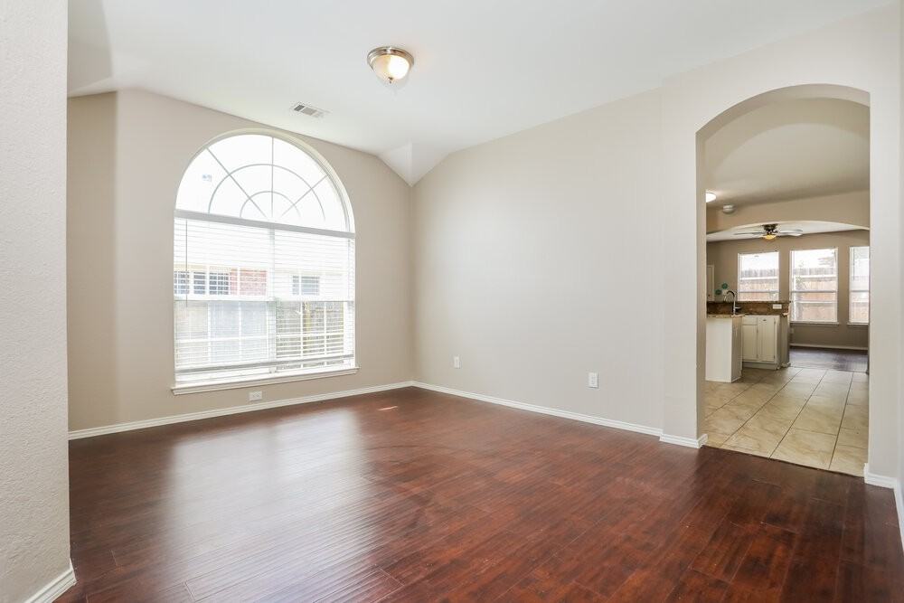 4405 Crystal Ln - Photo 5 of 16