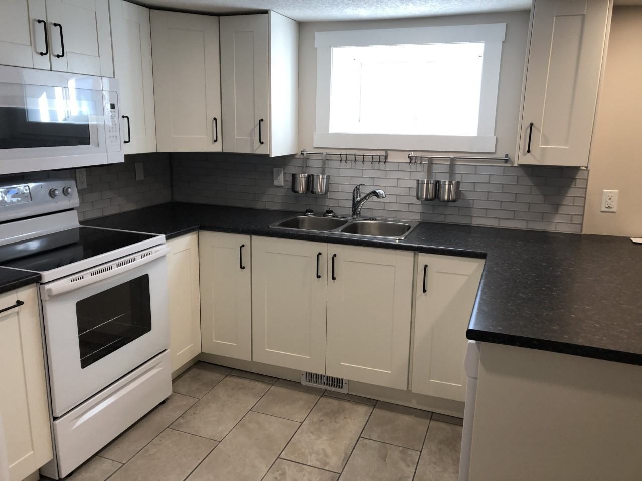 1320 10 Avenue Southeast - Photo 2 of 13