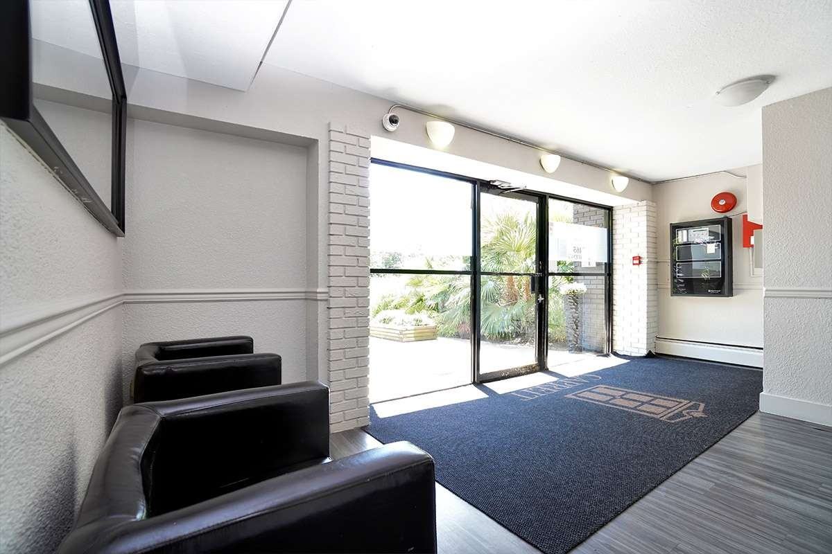 Vista Terrace Apartments - Photo 5 of 15