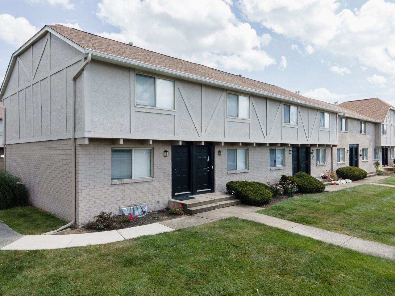 TOWNHOMES AT FAIRWAYS - Photo 3 of 50