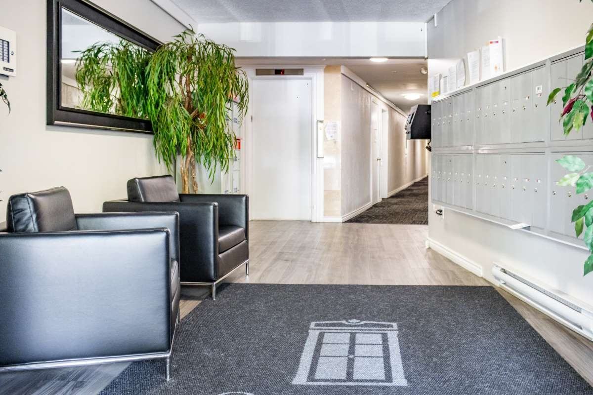 Buckingham Manor - Photo 5 of 11