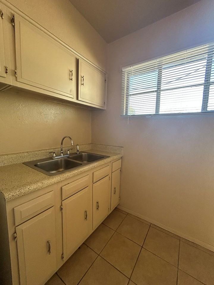 2130 N Forgeus Ave #A - Photo 4 of 9