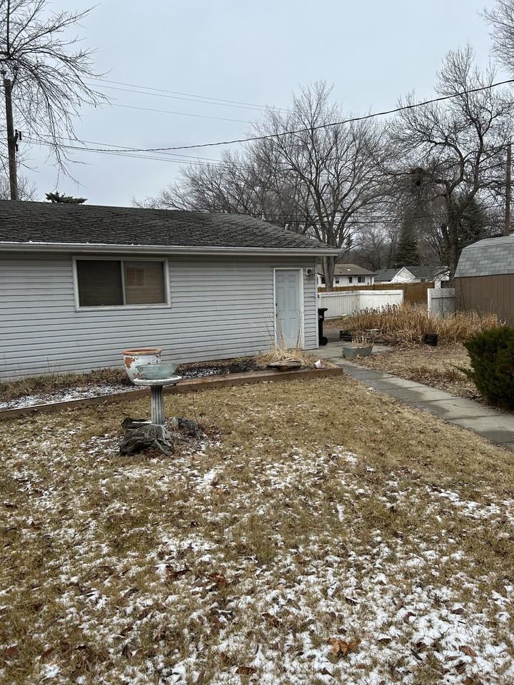 11864 58 Street NW #FULL - Photo 2 of 14