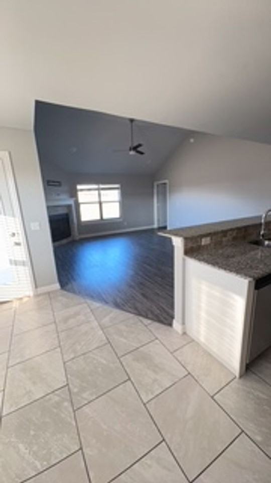 802 Sw Cabriolet St - Photo 7 of 12