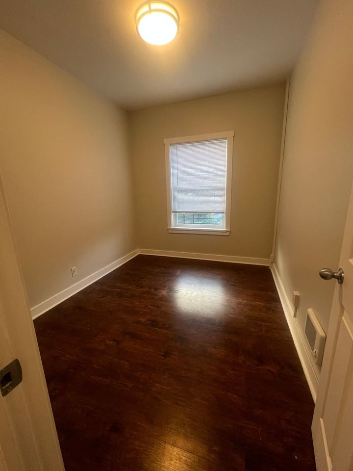 Great Location with Full Washer and Dryer in Unit and Full Kitchen! - Photo 6 of 36