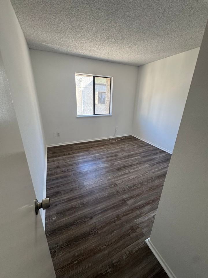 Broadway - Photo 6 of 35