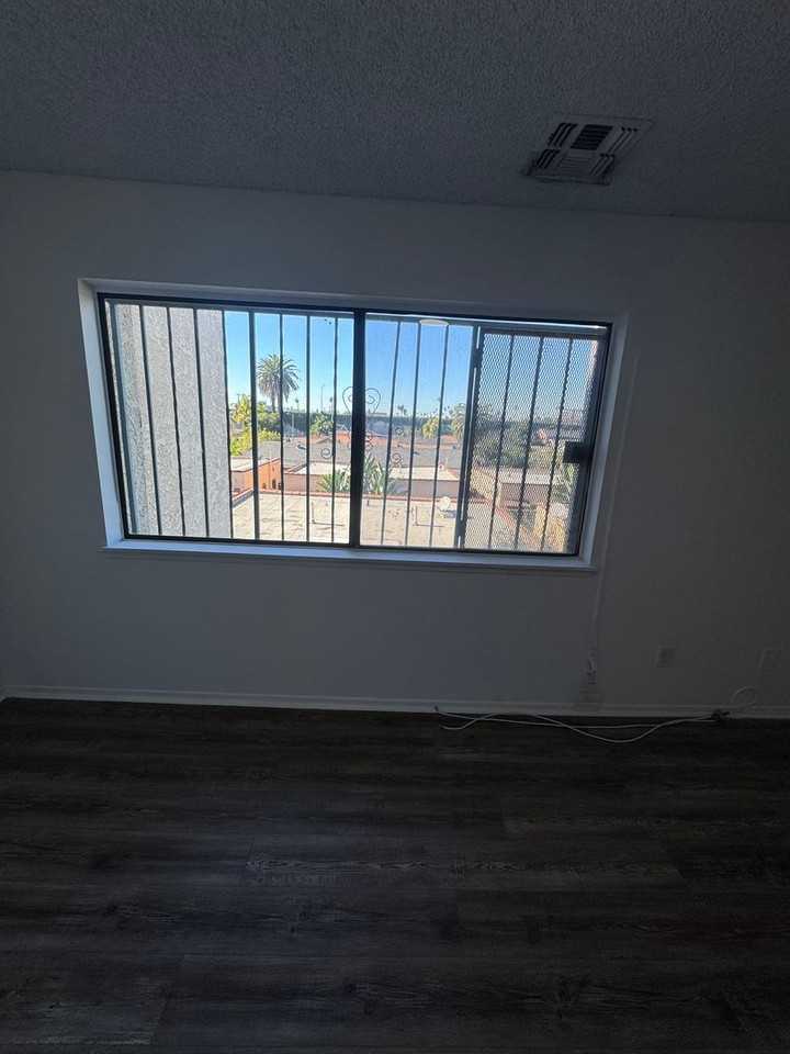 Broadway - Photo 7 of 35