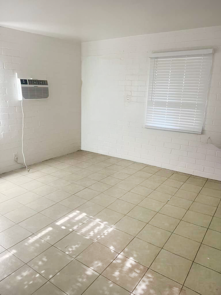 Owl & Mesa Lodge Apartments - Photo 3 of 4