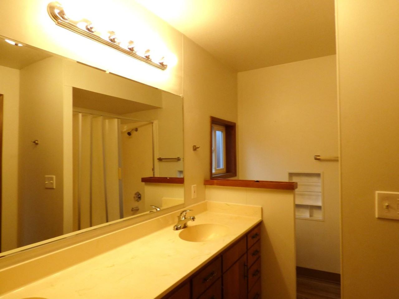 845 Fairview Ave Se - Photo 6 of 17