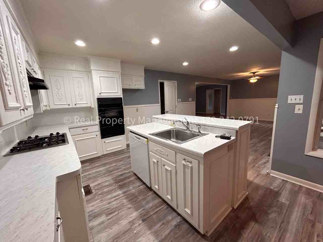 1901 South 72nd Street - Photo 6 of 36