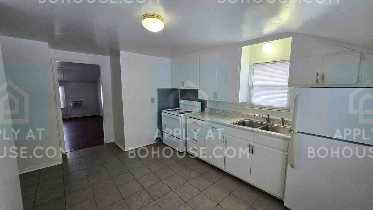 3202 McArthur - Photo 2 of 13