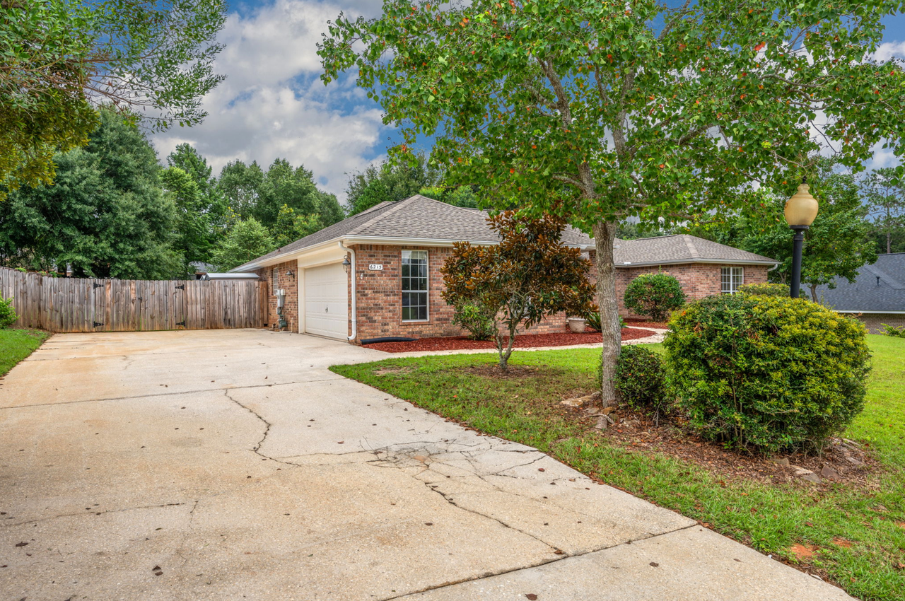 6215 Shire Ln - Photo 3 of 42