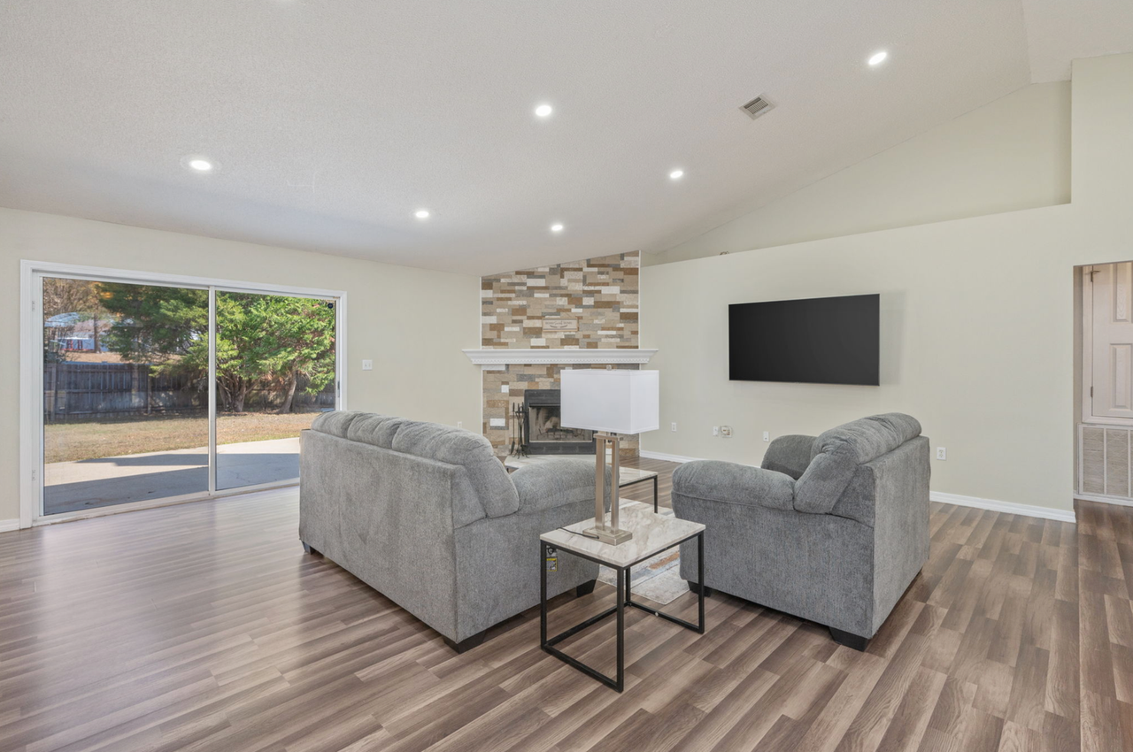 6215 Shire Ln - Photo 7 of 42