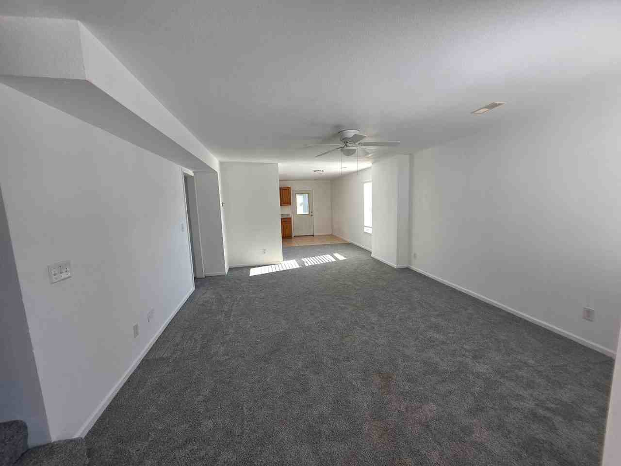400 Elliot Lane - Photo 2 of 10