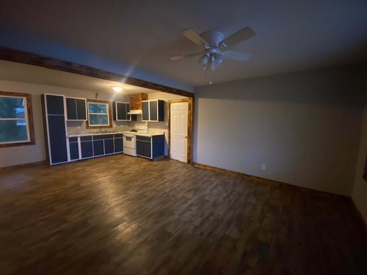 784 Rose Ct - Photo 3 of 9