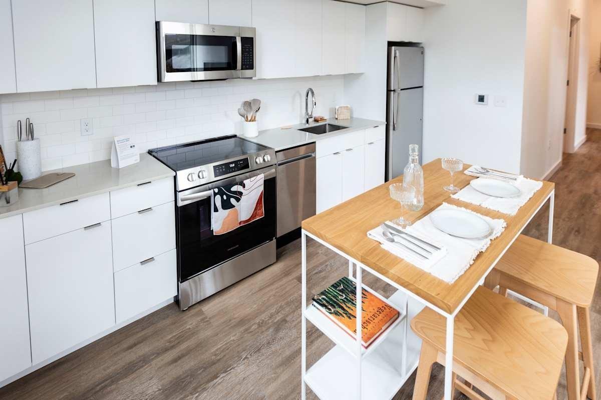 4225 Se Milwaukie Ave - Photo 7 of 40