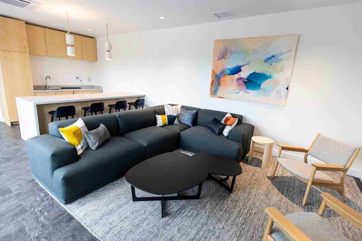 4225 Se Milwaukie Ave - Photo 3 of 40