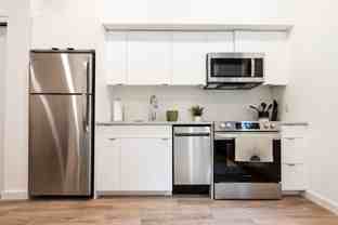 4225 Se Milwaukie Ave - Photo 1 of 1