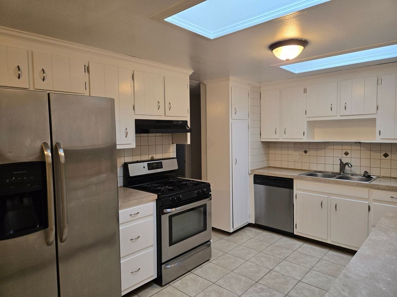 1905 Seward Dr - Photo 3 of 18