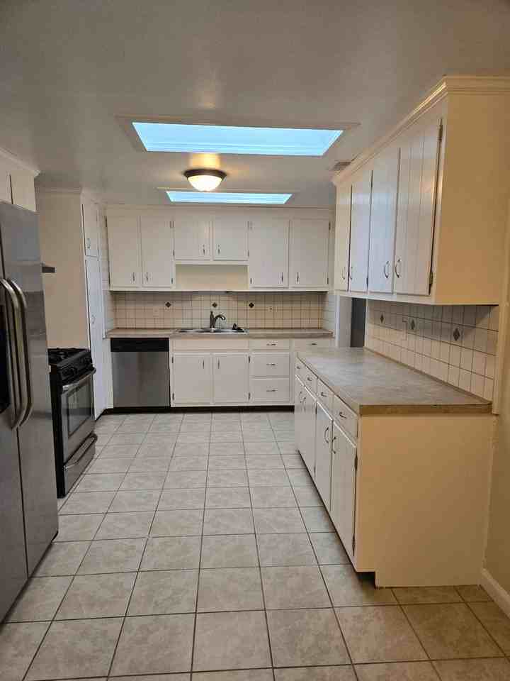 1905 Seward Dr - Photo 4 of 18