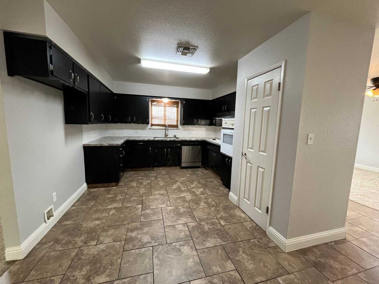 2040 Linda Vista Ave - Photo 4 of 12