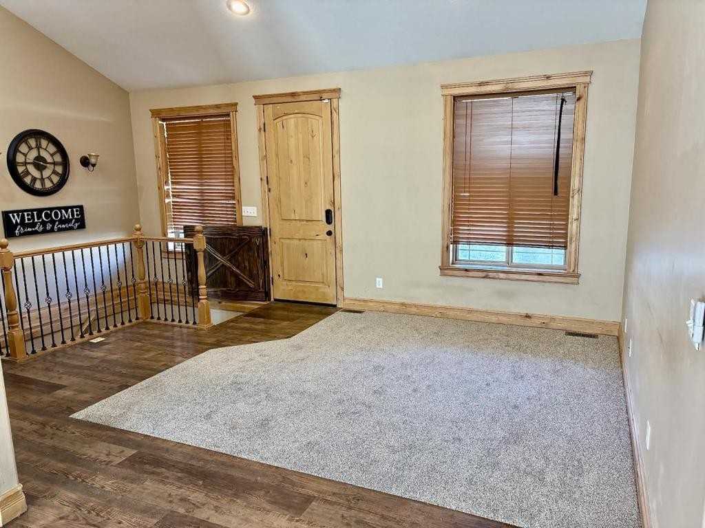 2612 Eastview Drive - Photo 3 of 39