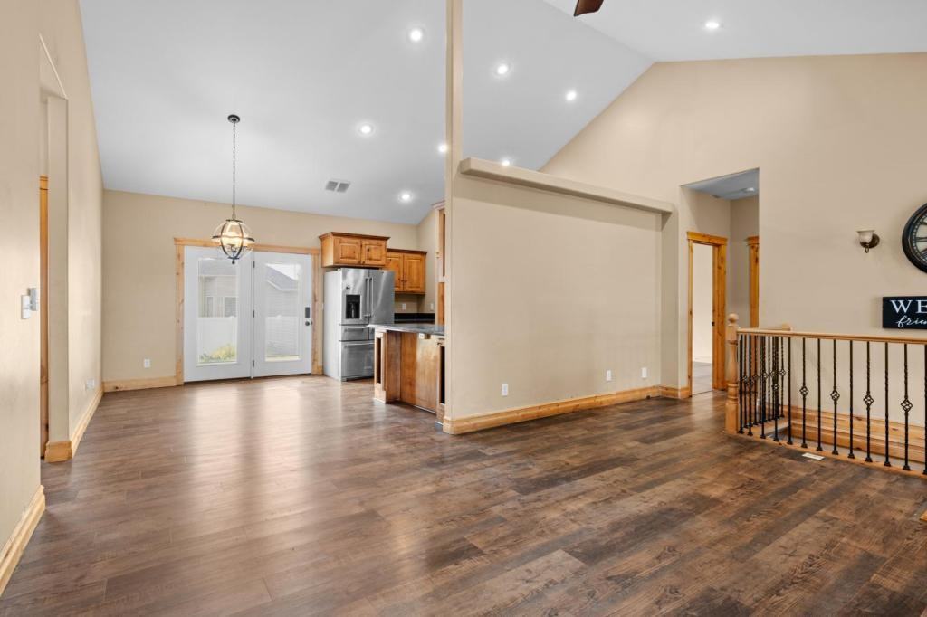 2612 Eastview Drive - Photo 4 of 39