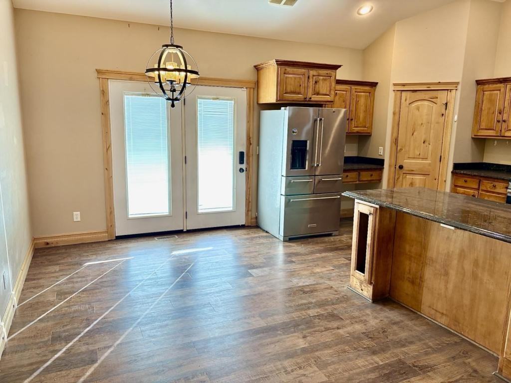 2612 Eastview Drive - Photo 5 of 39