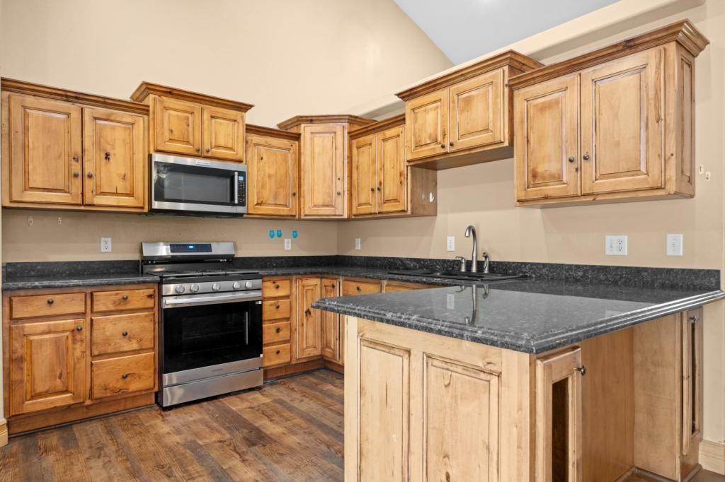 2612 Eastview Drive - Photo 7 of 39