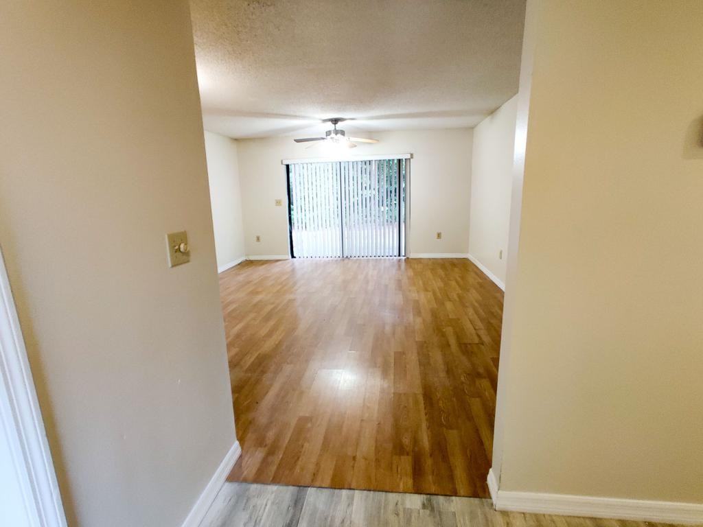 117 Crown Point Circle - Photo 2 of 27