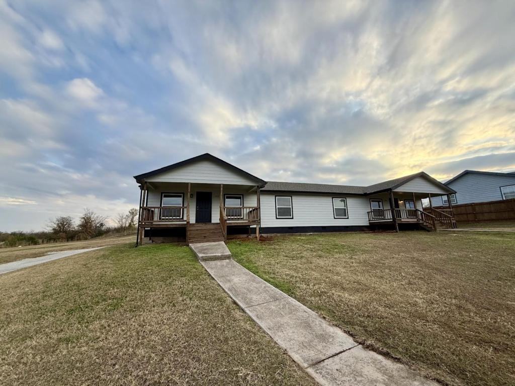 198 Rolling Gln - Photo 2 of 24