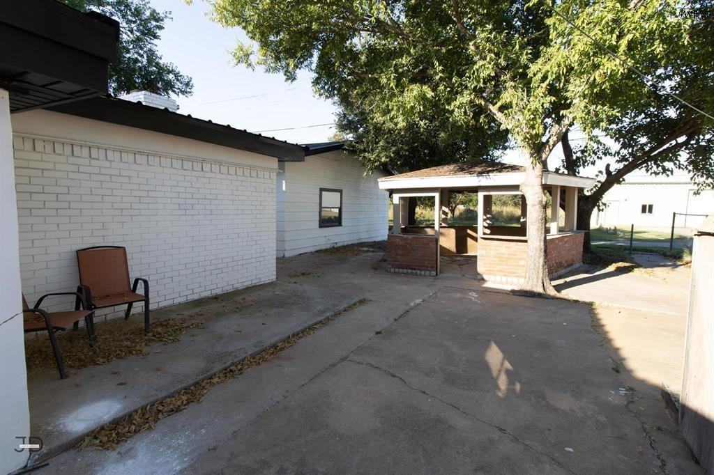 674 Bell Rd S - Photo 2 of 21