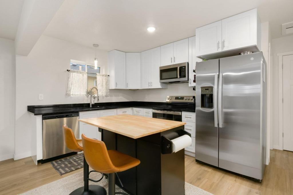 1338 East 7th Street - Photo 2 of 10