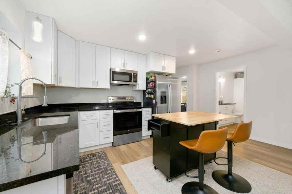 1338 East 7th Street - Photo 3 of 10