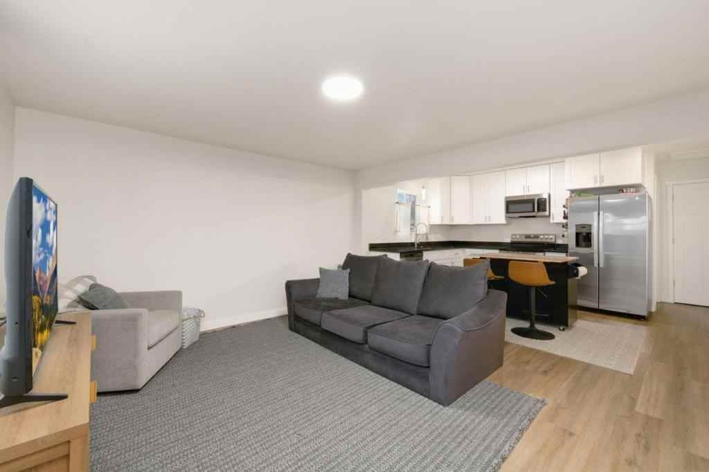 1338 East 7th Street - Photo 4 of 10