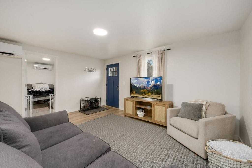 1338 East 7th Street - Photo 5 of 10