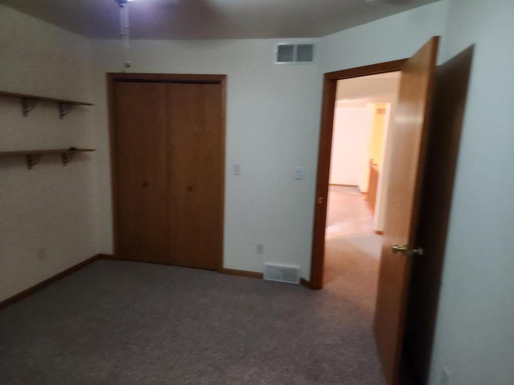 336 Woodridge Pl - Photo 6 of 17