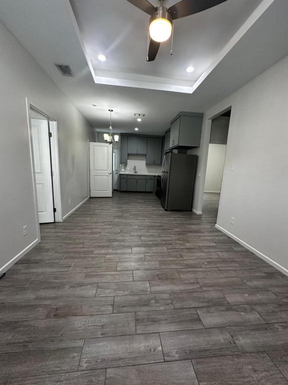 913 N Maryland St - Photo 2 of 9