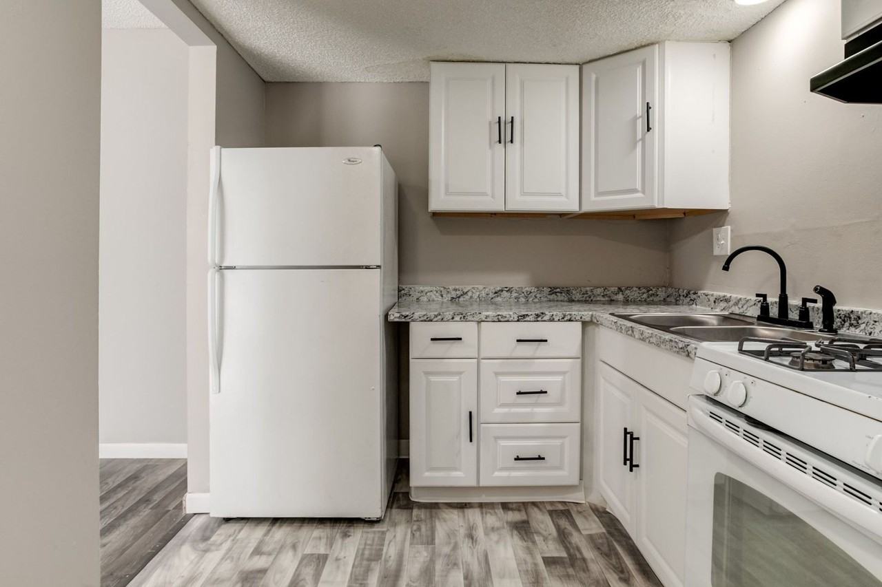 Freshly Painted & Spacious 1 and 2 - Photo 4 of 9