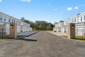 featured image of 533 Hill Lane