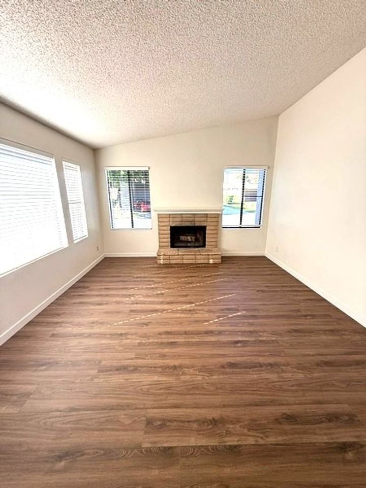 1215 Jamie Loop - Photo 2 of 8