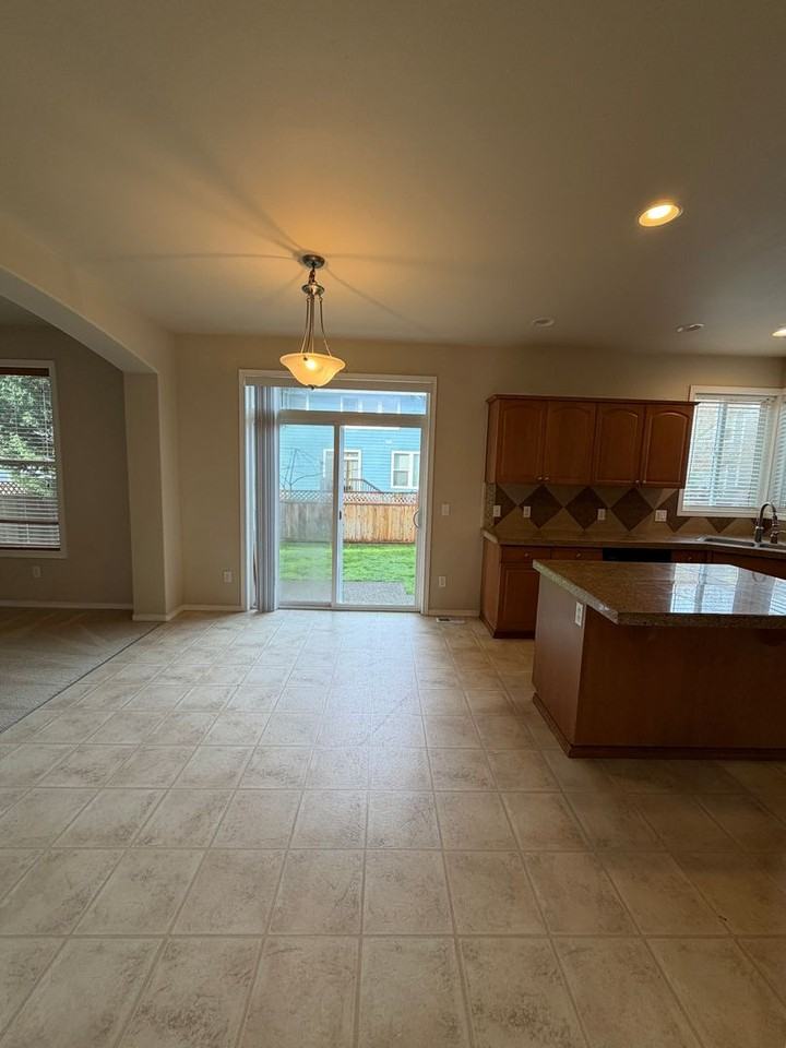 7125 Axis Street Southeast - Photo 4 of 22