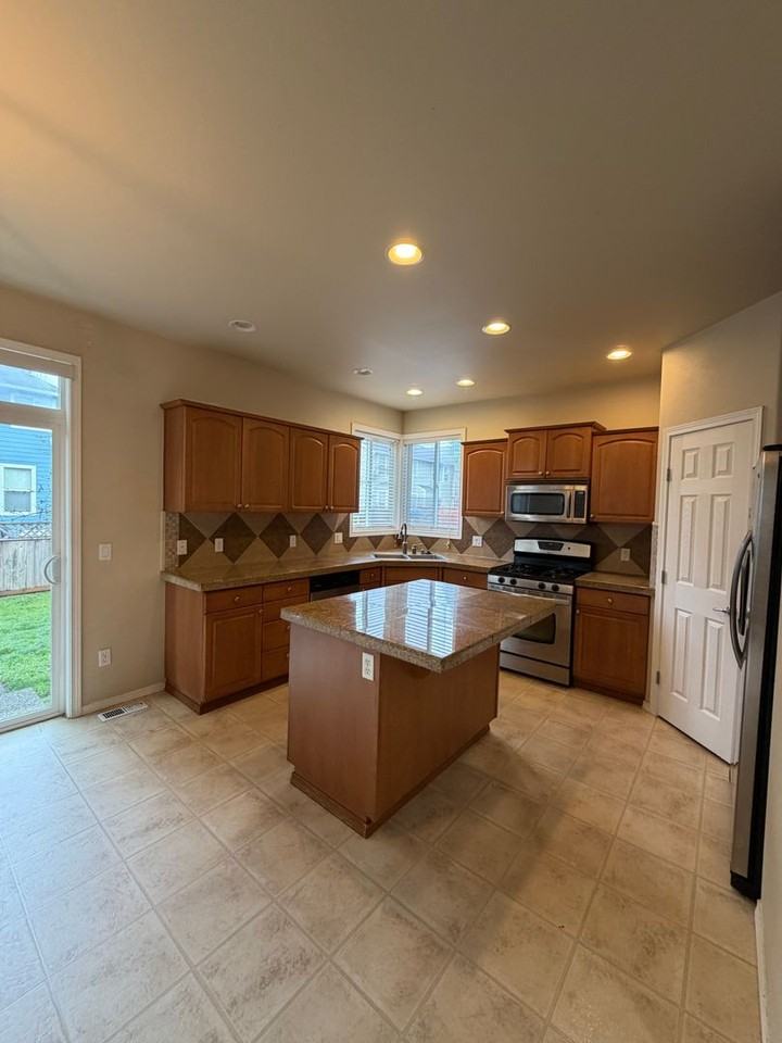 7125 Axis Street Southeast - Photo 5 of 22