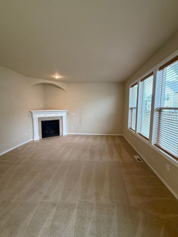 7125 Axis Street Southeast - Photo 6 of 22