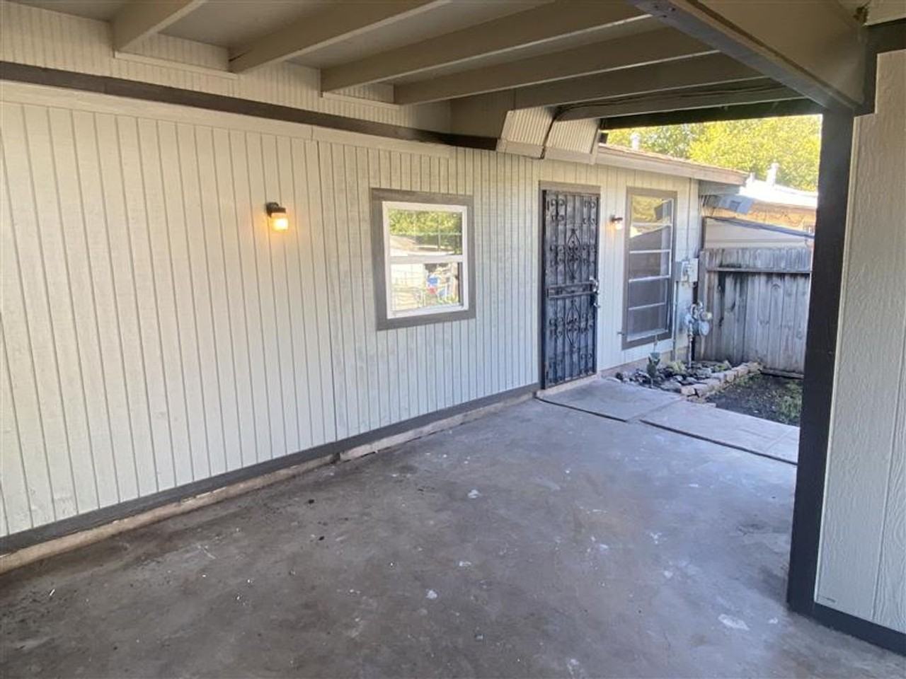 5504 Little Creek St - Photo 2 of 15