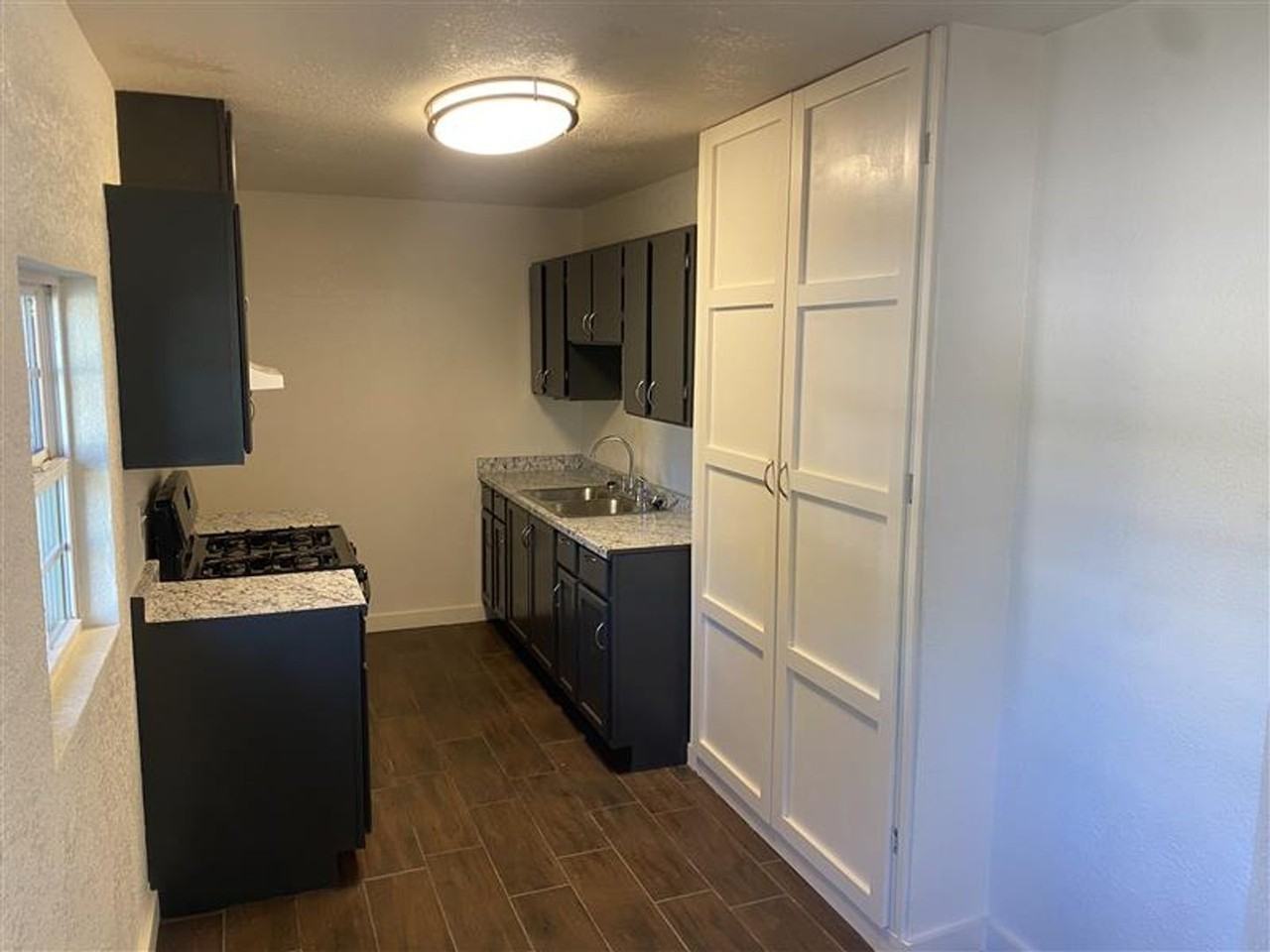 5504 Little Creek St - Photo 5 of 15