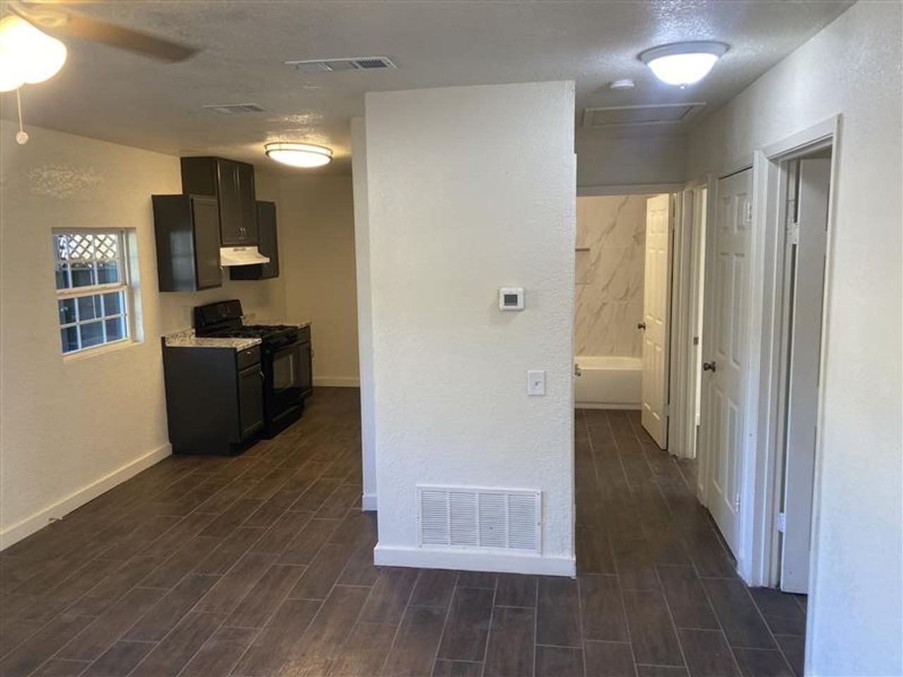 5504 Little Creek St - Photo 6 of 15